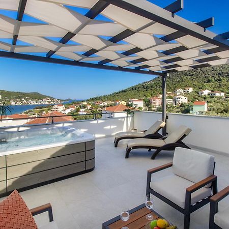 Villa Dalmatian Child With Swimming Pool, Close To The Beach Vinišće Eksteriør billede