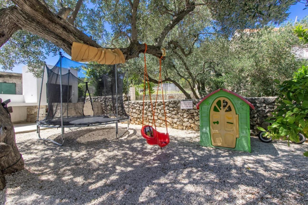 Villa Dalmatian Child With Swimming Pool, Close To The Beach Vinišće Eksteriør billede