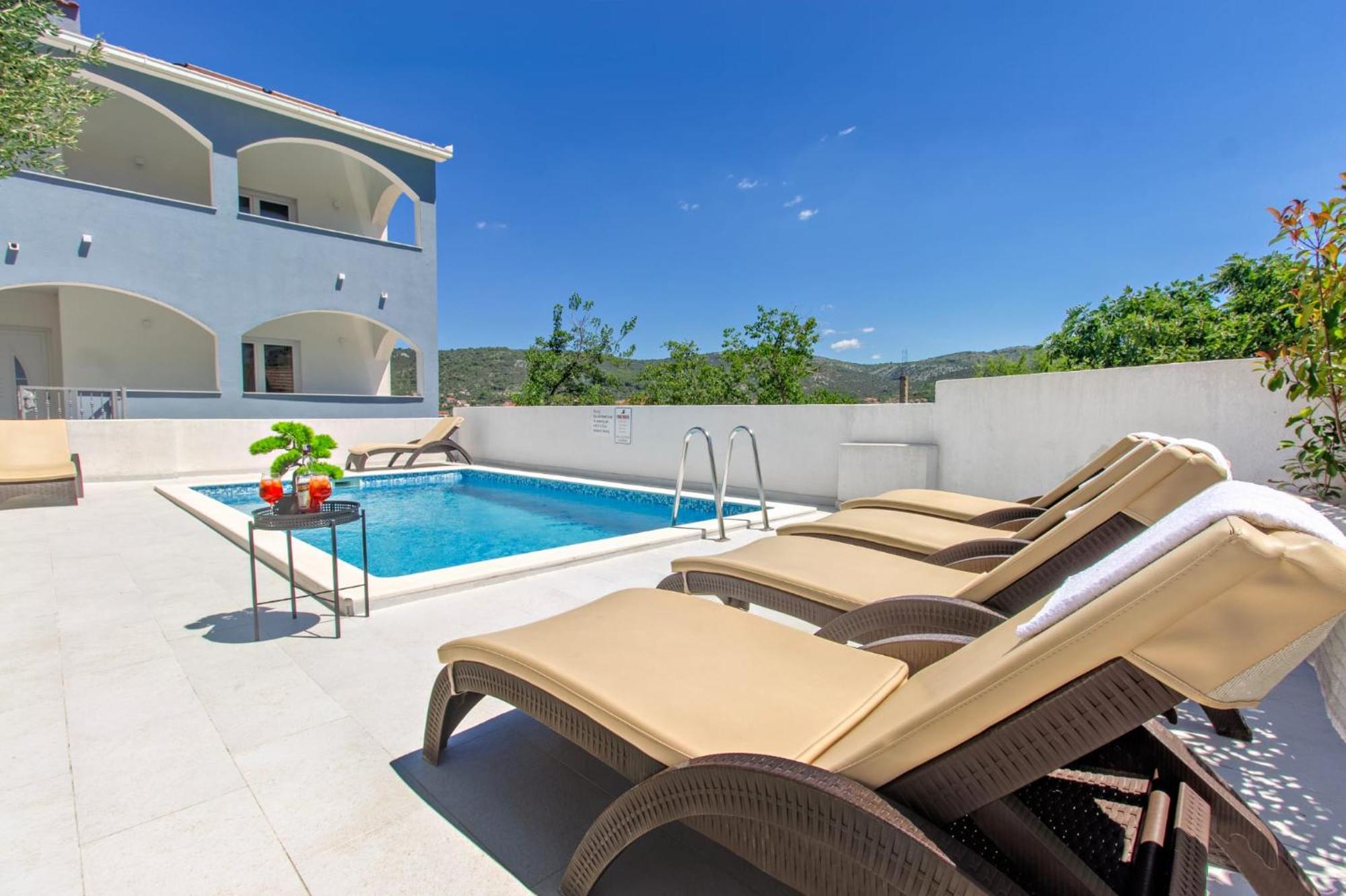 Villa Dalmatian Child With Swimming Pool, Close To The Beach Vinišće Eksteriør billede