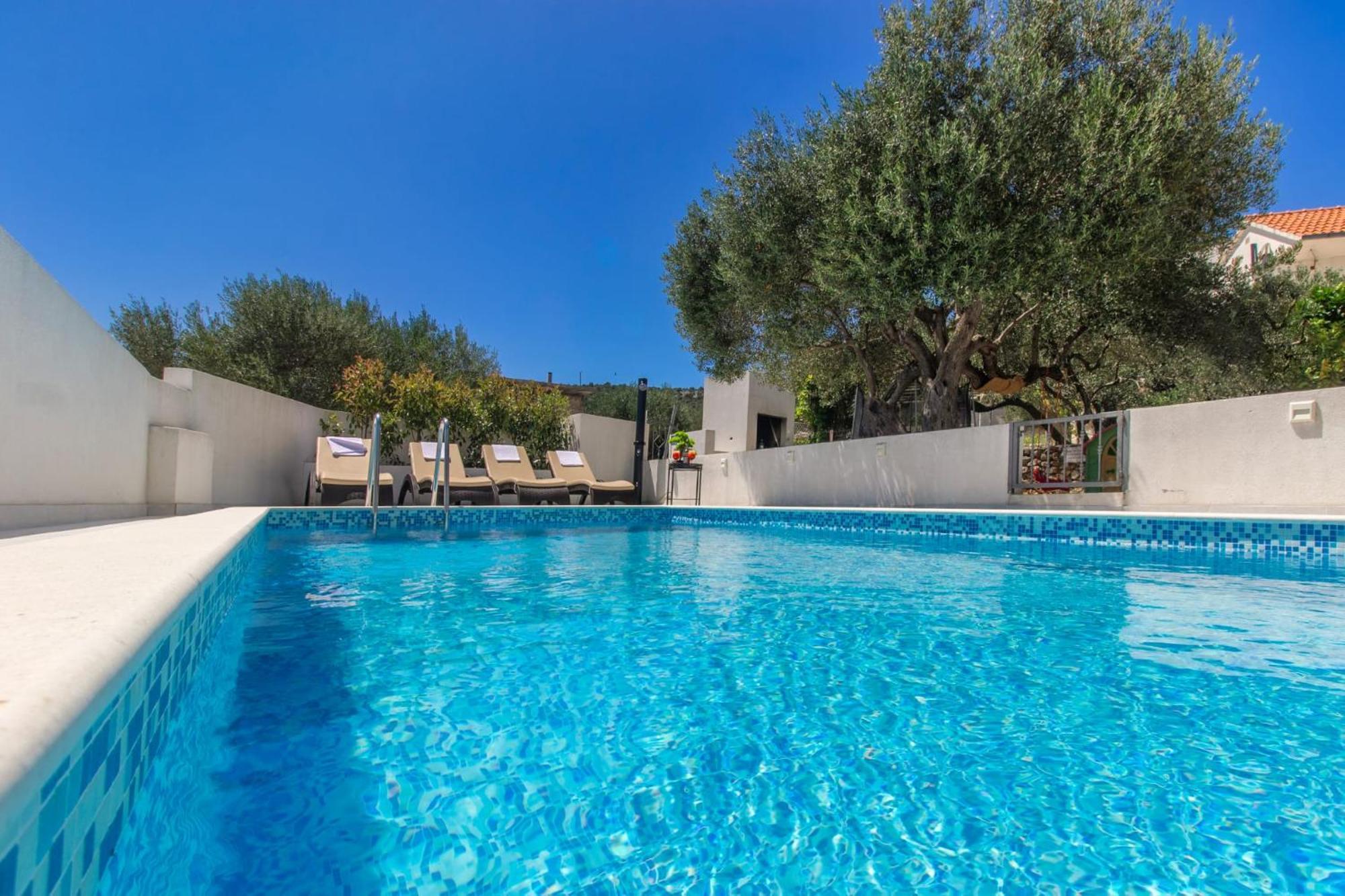 Villa Dalmatian Child With Swimming Pool, Close To The Beach Vinišće Eksteriør billede