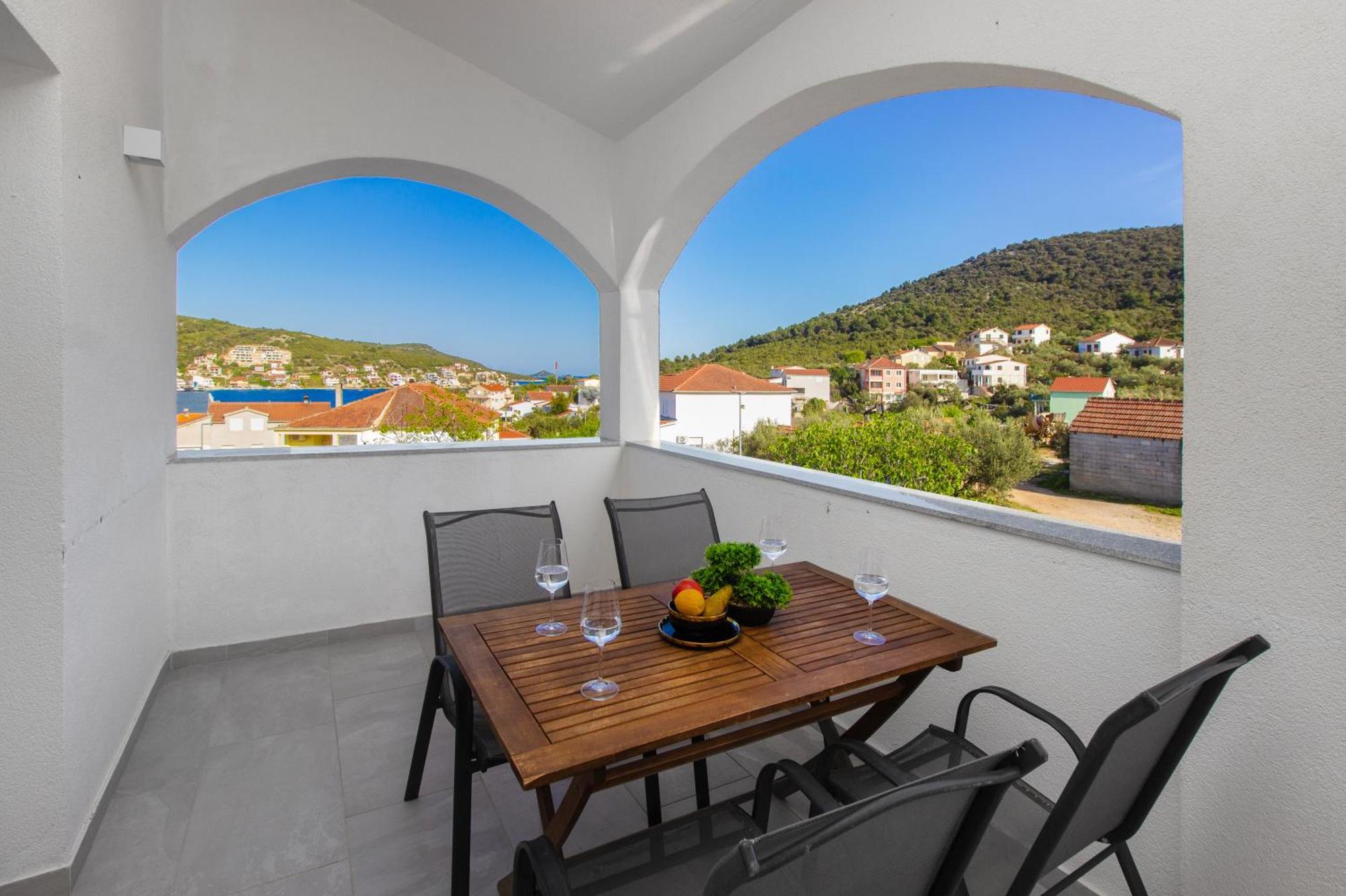 Villa Dalmatian Child With Swimming Pool, Close To The Beach Vinišće Eksteriør billede