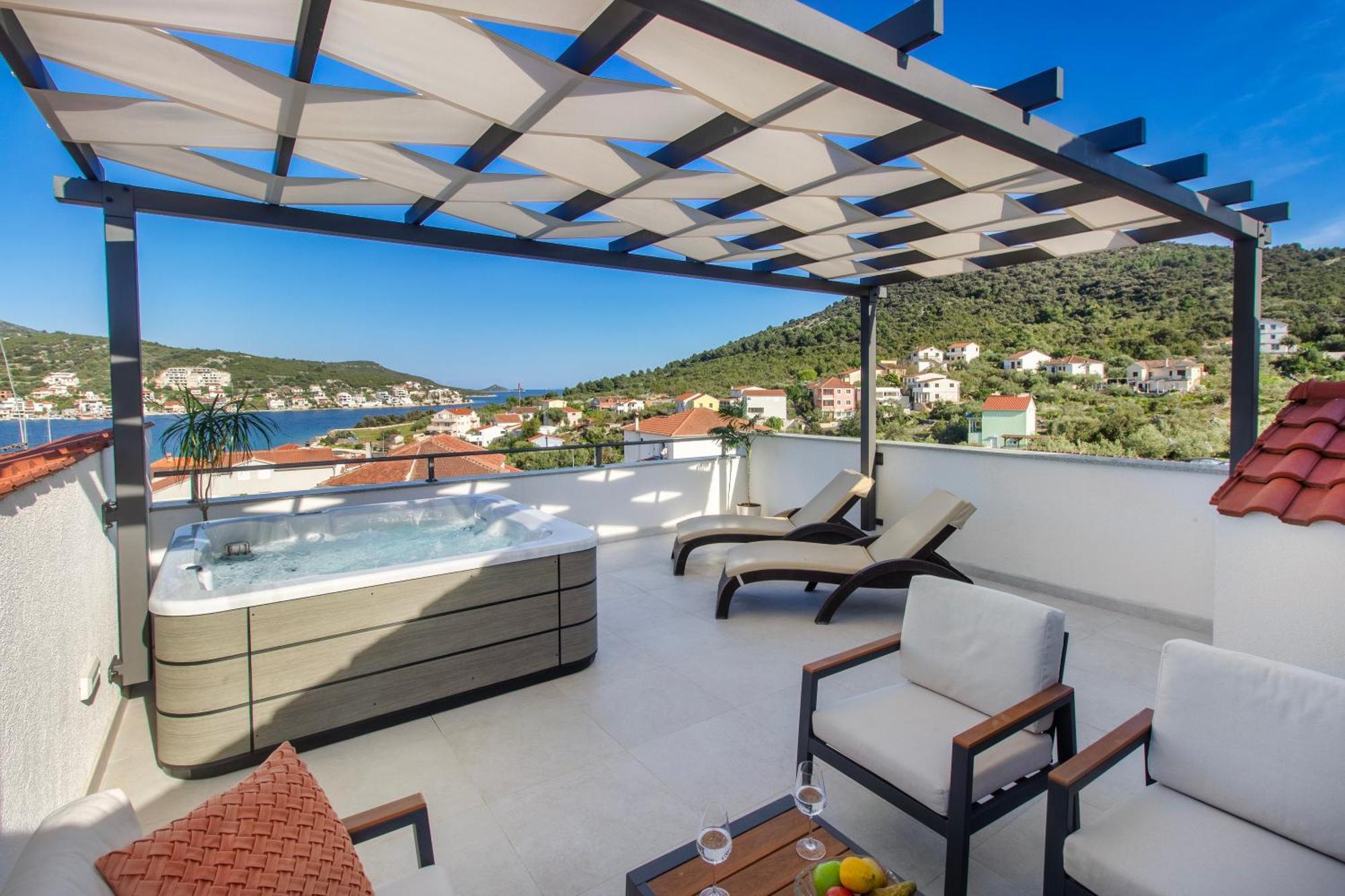 Villa Dalmatian Child With Swimming Pool, Close To The Beach Vinišće Eksteriør billede